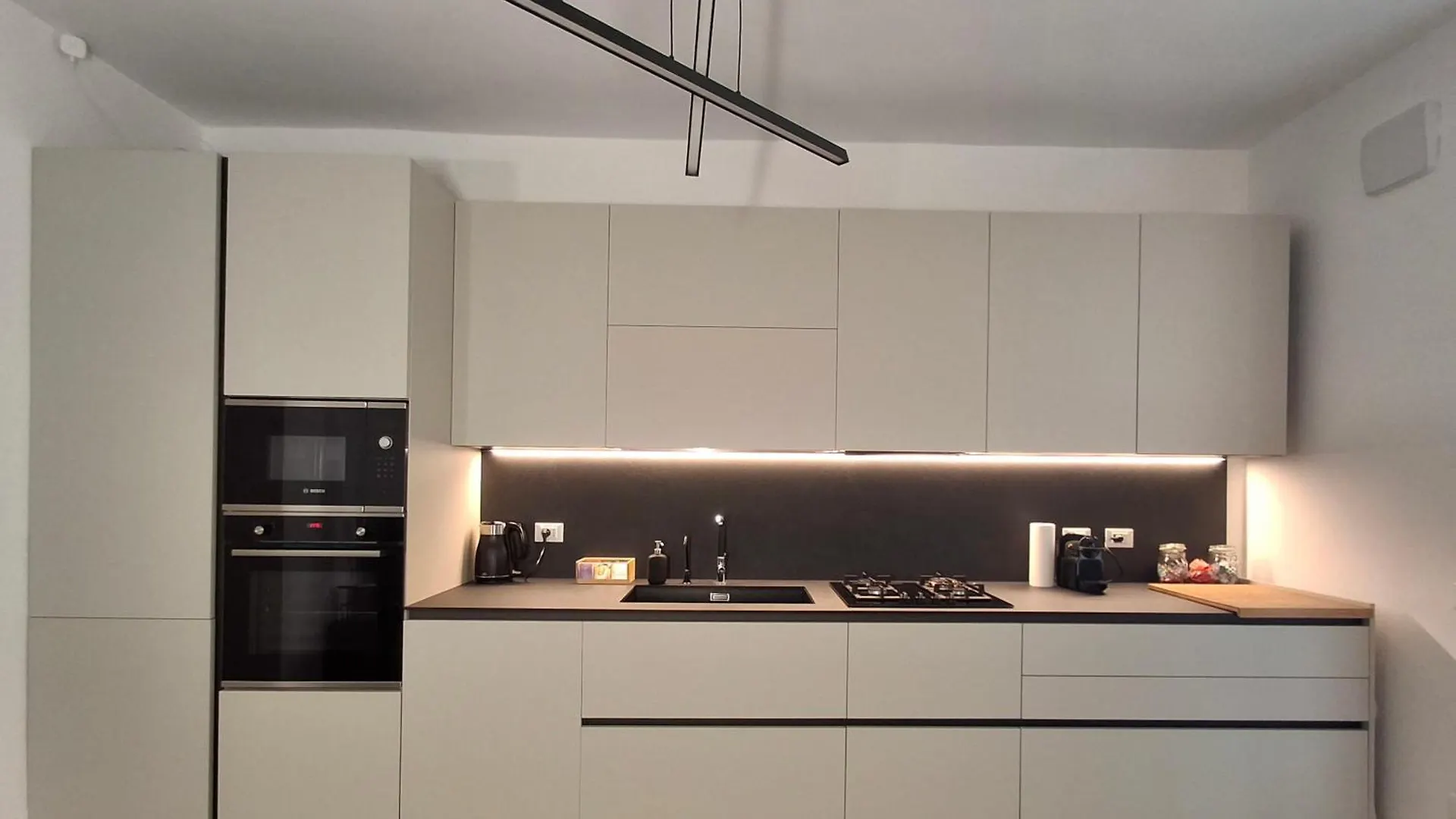 Fantoni Guest House contacts
